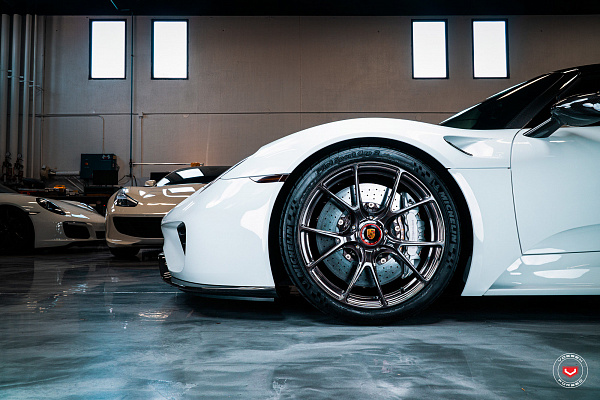 Фото дисков Vossen RS74 Черный глянец на Porsche 918 Spyder