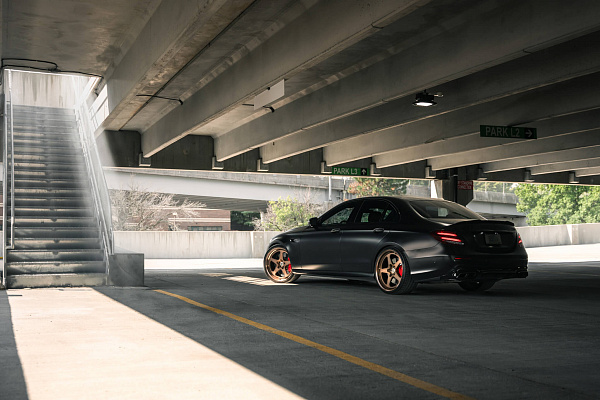 Фото дисков HRE 527 Глянцевая темная бронза на Mercedes-Benz E-Class (W213, S213, C238)