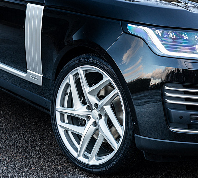 Фото дисков Kahn Type 52 RS на Range Rover IV
