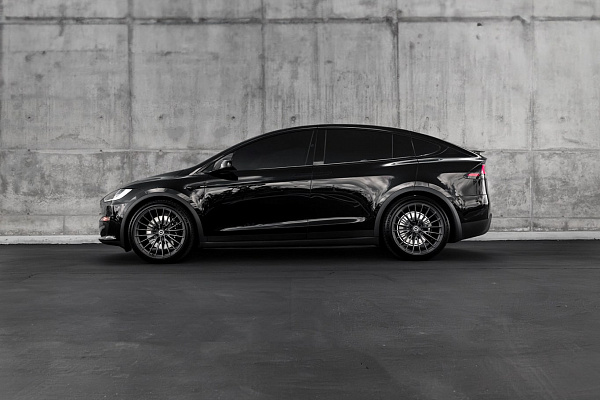 Фото дисков Brixton Forged PF20 R Сатиновый графит на Tesla Model X