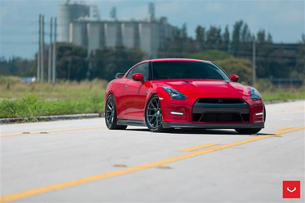 Фото дисков Vossen VFS-6 Глянцевый графит на Nissan GT-R