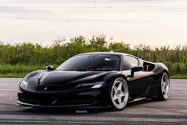 Фото дисков Strasse Wheels F5 Track Глянцевый лак на Ferrari SF90
