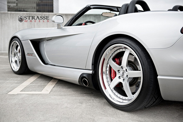 Фото дисков Strasse Wheels S5 Performance Глянцевый лак на Dodge Viper