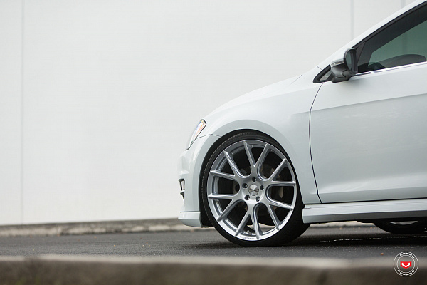 Фото дисков Vossen VFS-6 Серебро на Volkswagen Golf VII