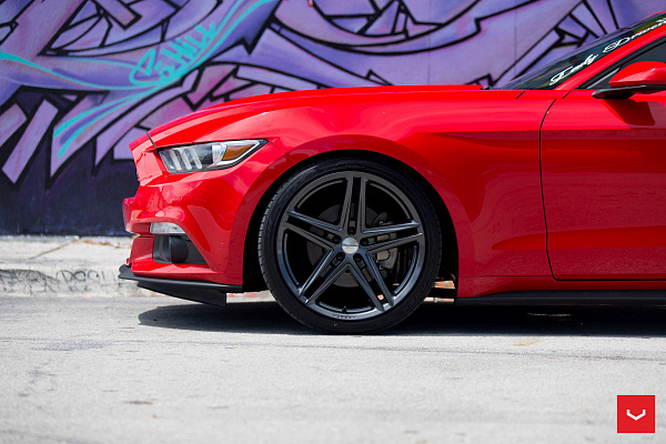Фото дисков Vossen VFS-5 Глянцевый графит на Ford Mustang VI