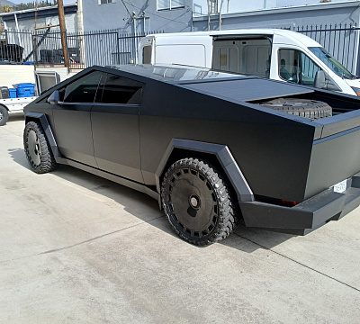 Фото дисков Giovanna Dicotto на Tesla Cybertruck