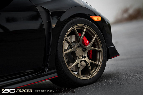 Фото дисков BC Forged RZ05 Сатиновая бронза на Honda Civic Type R FL5