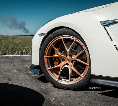 Фото дисков Strasse Wheels SM5R Deep Concave Monoblock на Nissan GT-R