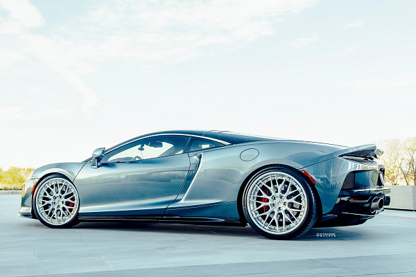 Фото дисков Strasse Wheels SV10M Deep Concave FS Глянцевый лак на McLaren 650S