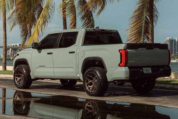 Фото дисков 4PLAY 4P83 Сатиновая бронза на Toyota Tundra III