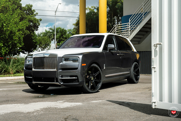 Фото дисков Vossen S17-11 Черный глянец на Rolls-Royce Cullinan