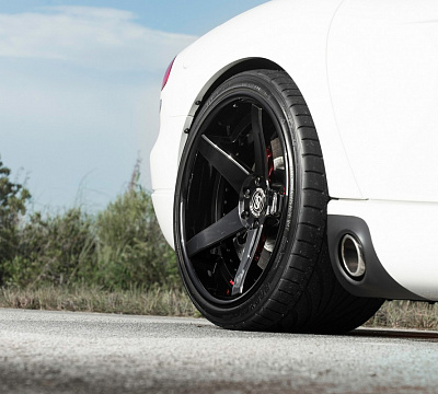 Фото дисков Strasse Wheels S5 Deep Concave на Dodge Viper