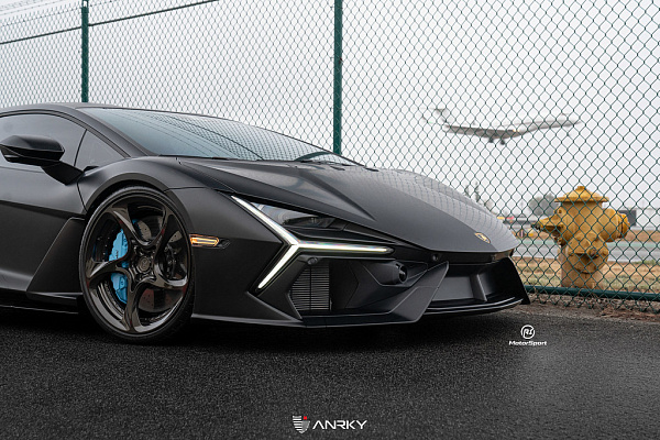 Фото дисков Anrky XR-205 Черный глянец на Lamborghini Revuelto