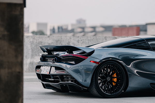 Фото дисков Brixton Forged CM6-R Черный сатин на McLaren 720S