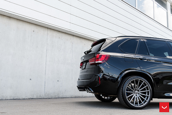 Фото дисков Vossen VFS-2 Глянцевый графит на BMW X5/X5 M (F15/F85)