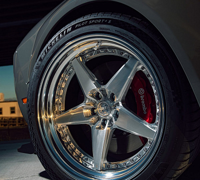 Фото дисков Anrky RS5 на Dodge Challenger III