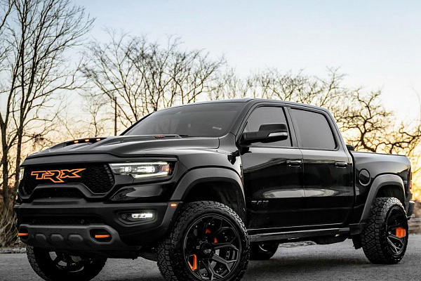 Фото дисков 4PLAY 4P80R Черный глянец на Ram 1500 V