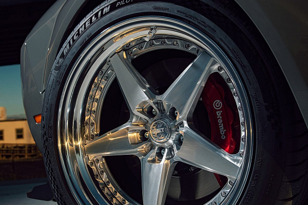 Фото дисков Anrky RS5 Глянцевый лак на Dodge Challenger III