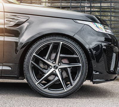 Фото дисков Kahn Type 52 RS на Range Rover Sport II