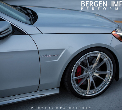 Фото дисков HRE S104 на Mercedes-Benz E-Class (W212, S212, C207)