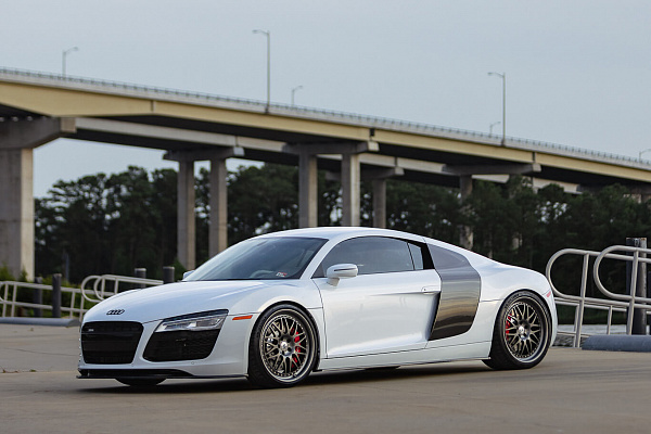 Фото дисков HRE 540 Глянцевый графит на Audi R8 (Typ 42)