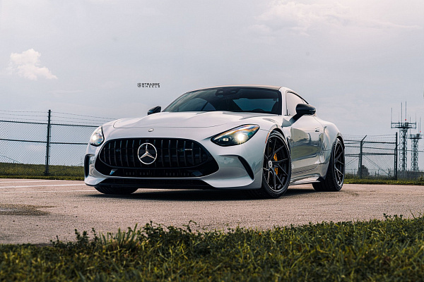 Фото дисков Strasse Wheels SM5RT Deep Concave FS Черный глянец на Mercedes-Benz AMG GT II