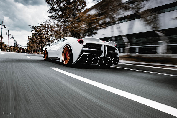 Фото дисков Brixton Forged PF10 Сатиновая бронза на Ferrari 488