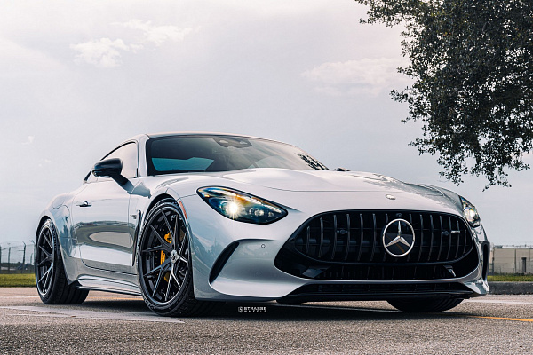 Фото дисков Strasse Wheels SM5RT Deep Concave FS Черный глянец на Mercedes-Benz AMG GT II