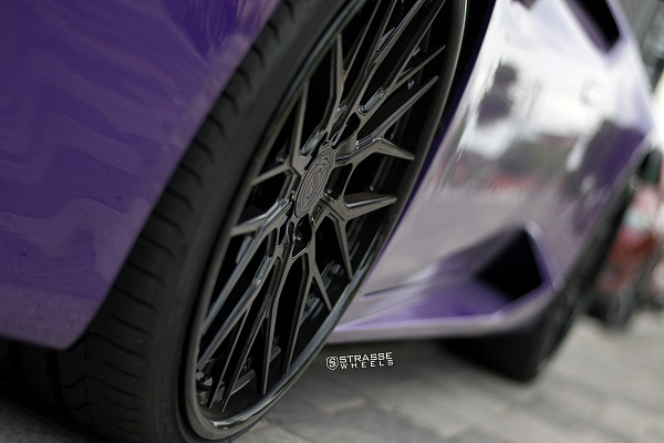 Фото дисков Strasse Wheels SV10M Deep Concave FS Черный глянец на Lamborghini Huracan