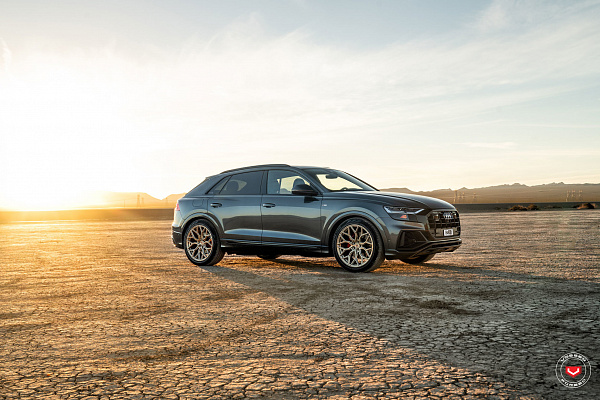 Фото дисков Vossen S17-01 Сатиновая шампань на Audi Q8