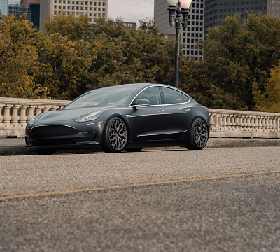 Фото дисков Vossen HF-2 на Tesla Model 3