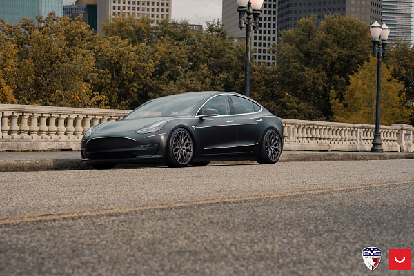 Фото дисков Vossen HF-2 Сатиновый графит на Tesla Model 3