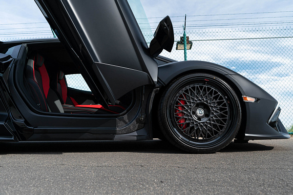 Фото дисков HRE 501 Черный сатин на Lamborghini Revuelto