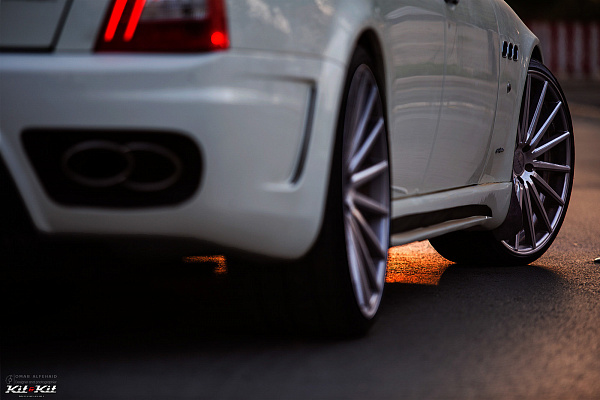Фото дисков Vossen VFS-2 Глянцевый графит на Maserati Quattroporte V
