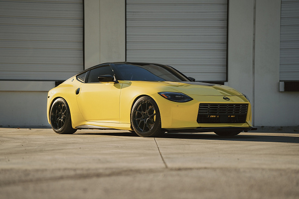 Фото дисков Rotiform LTN-J Черный сатин на Nissan Z