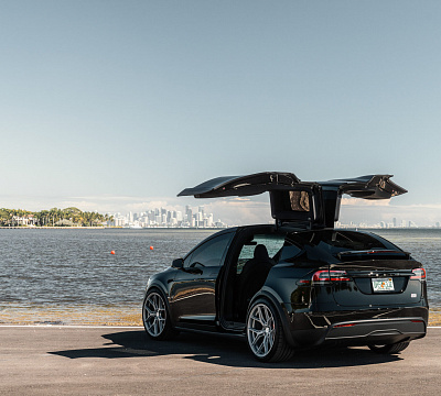 Фото дисков Vossen HF-5 на Tesla Model X