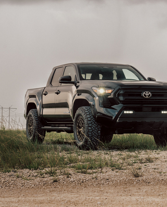 Фото дисков HFX-1 (6-Lug) Сатиновая бронза на  Toyota Tacoma IV