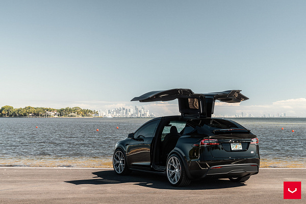 Фото дисков Vossen HF-5 Серебро на Tesla Model X