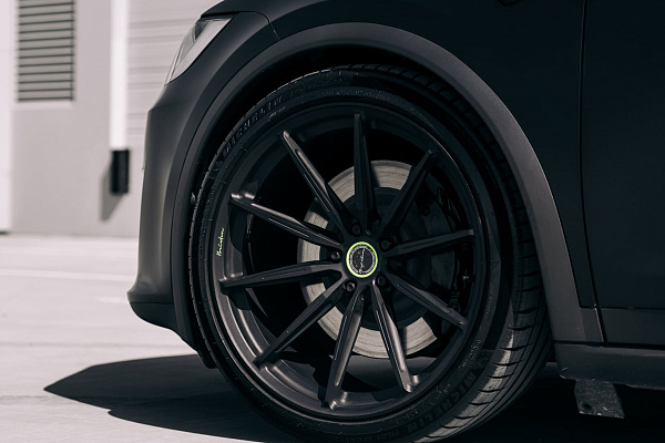 Фото дисков Brixton Forged R11-R Черный матовый на Tesla Model X