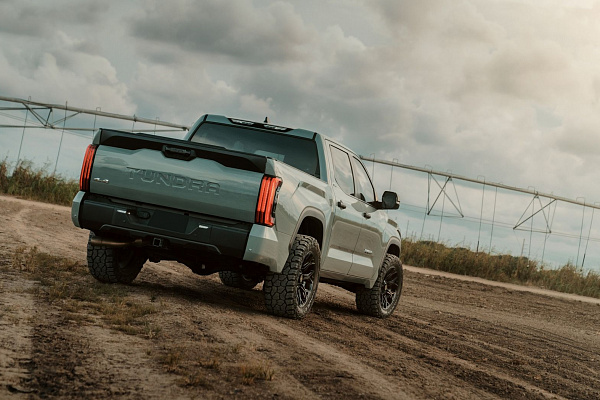 Фото дисков 4PLAY 4P83 Черный глянец на Toyota Tundra III