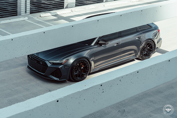 Фото дисков Vossen UV-X Черный глянец на Audi A/RS 6 (C8)