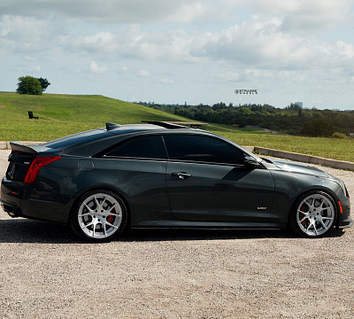 Фото дисков Strasse Wheels SM5R Deep Concave Duoblock на Cadillac ATS