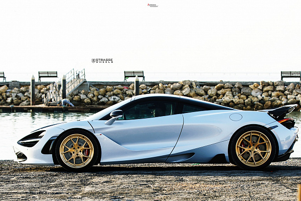 Фото дисков Strasse Wheels SM5R Deep Concave FS Сатиновое золото на McLaren 720S