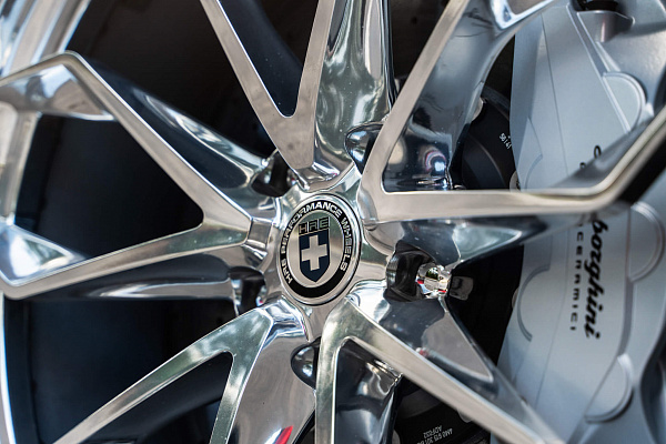 Фото дисков HRE S201H Полированный лак на Lamborghini Urus