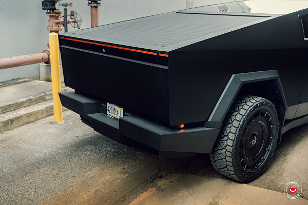 Фото дисков Vossen LC3-11 Черный глянец на Tesla Cybertruck