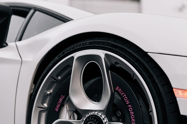 Фото дисков Brixton Forged NC01-R Серебро на Lamborghini Aventador