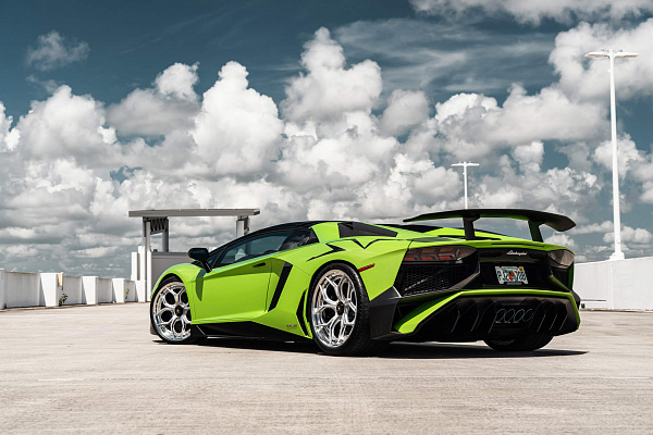 Фото дисков HRE S111SC Полированный лак на Lamborghini Aventador