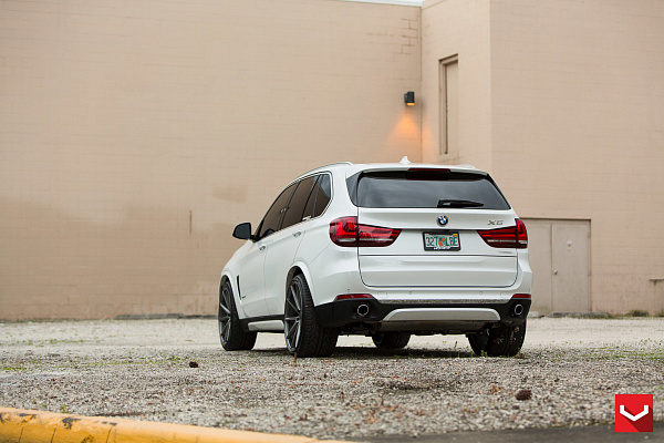 Фото дисков Vossen VFS-1 Сатиновый графит на BMW X5/X5 M (F15/F85)