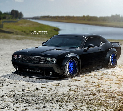 Фото дисков Strasse Wheels SV8 Performance на Dodge Challenger III
