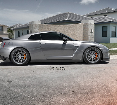 Фото дисков Strasse Wheels R10 Deep Concave на Nissan GT-R